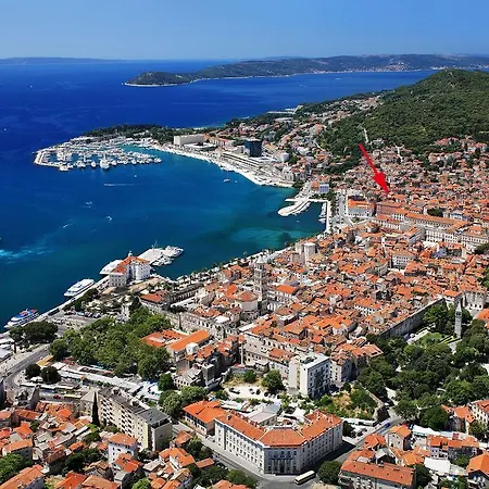 Old Town Three Bedroom Apartment Asti Mande 1 * Split