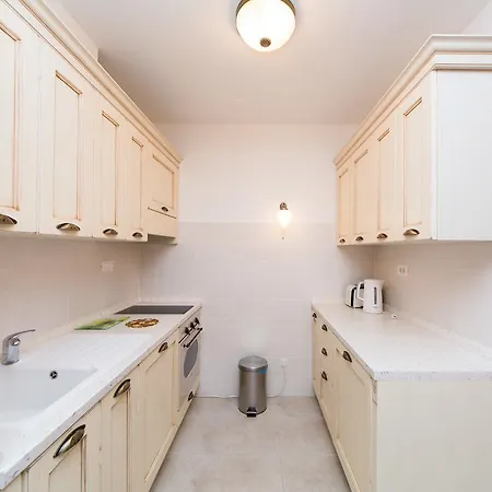 Apartment Old Town Three Bedroom Apartment Asti Mande 1 Split