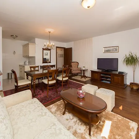 Apartment Old Town Three Bedroom Apartment Asti Mande 1