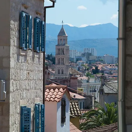 Apartment Old Town Three Bedroom Apartment Asti Mande 1 Split