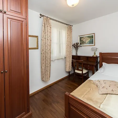 Apartment Old Town Three Bedroom Apartment Asti Mande 1 Split