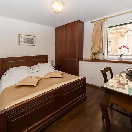 Old Town Three Bedroom Apartment Asti Mande 1 Split