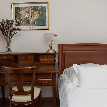 Apartment Old Town Three Bedroom Apartment Asti Mande 1
