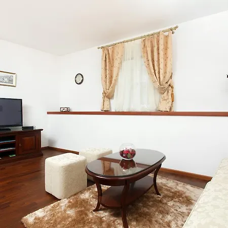 Apartment Old Town Three Bedroom Apartment Asti Mande 1 Split