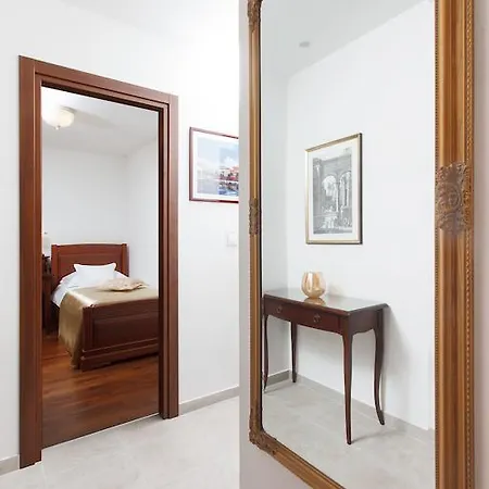 Old Town Three Bedroom Apartment Asti Mande 1 Split