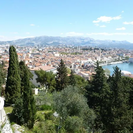 Old Town Three Bedroom Apartment Asti Mande 1 *