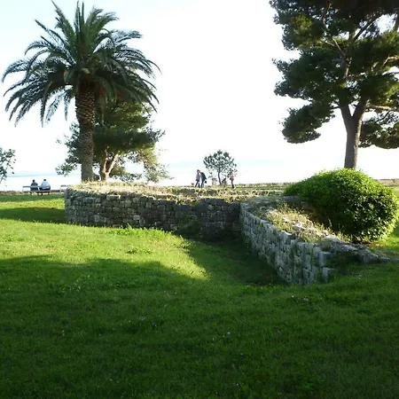 Apartment Old Town Three Bedroom Apartment Asti Mande 1 Split