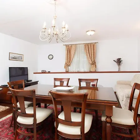 Old Town Three Bedroom Apartment Asti Mande 1 *