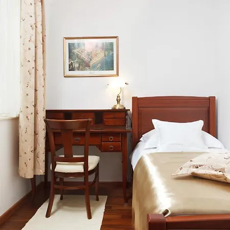 Apartment Old Town Three Bedroom Apartment Asti Mande 1 Split