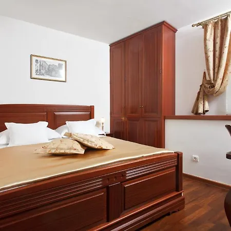 Old Town Three Bedroom Apartment Asti Mande 1 * Split