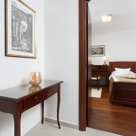 Old Town Three Bedroom Apartment Asti Mande 1 *