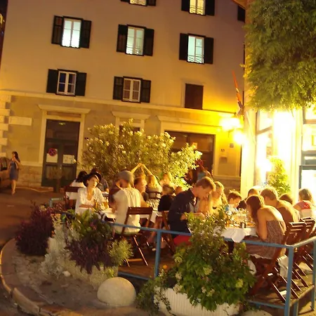 Old Town Three Bedroom Apartment Asti Mande 1 * Split