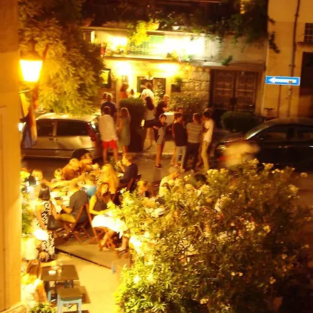 Apartment Old Town Three Bedroom Apartment Asti Mande 1 Split